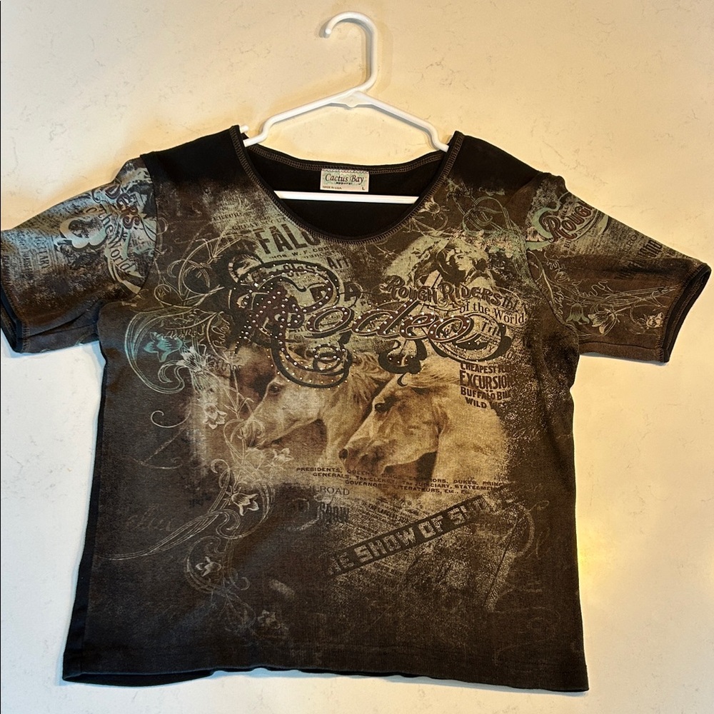 Casual Lady Graphic Tee - Black